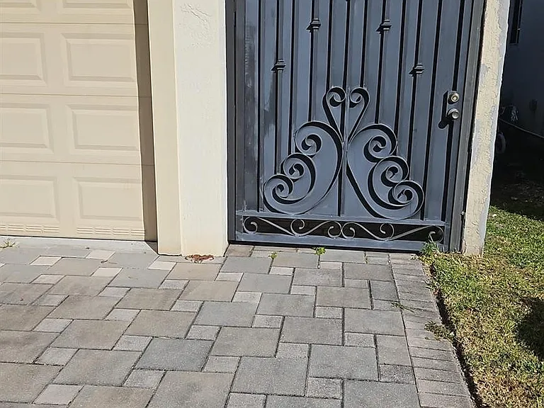 15633 SW 13th Ter #0 — Photo 7