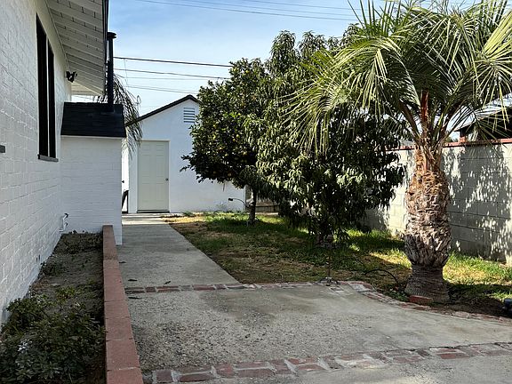 4th image of 2027 N Brighton St