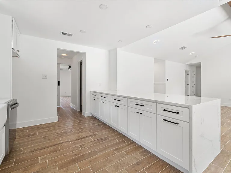 1111 Spearson Ln — Photo 8
