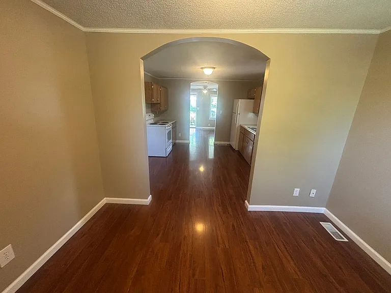 205 10th Ave — Photo 9