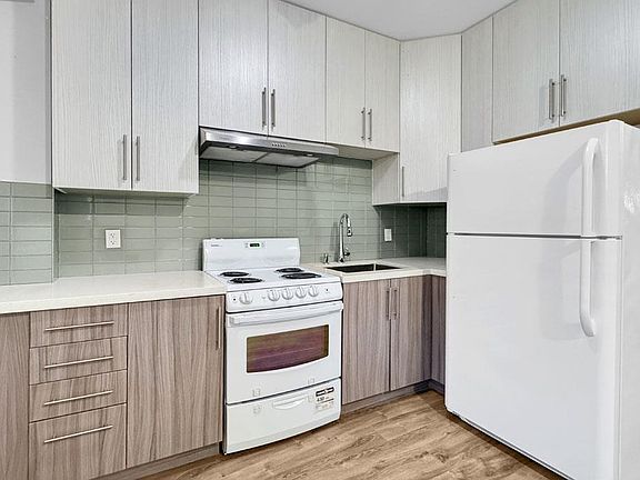 3rd image of 2765 E 54th Ave