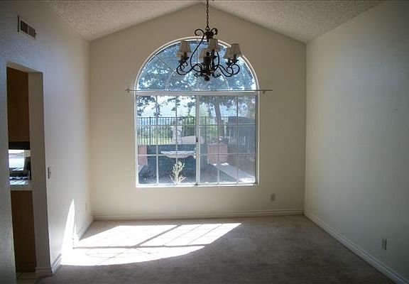 3rd image of 2882 La Vista Ave