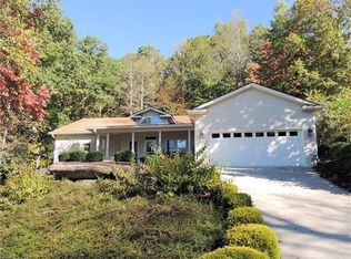 4301 Cove Loop Rd, Hendersonville, NC 28739
