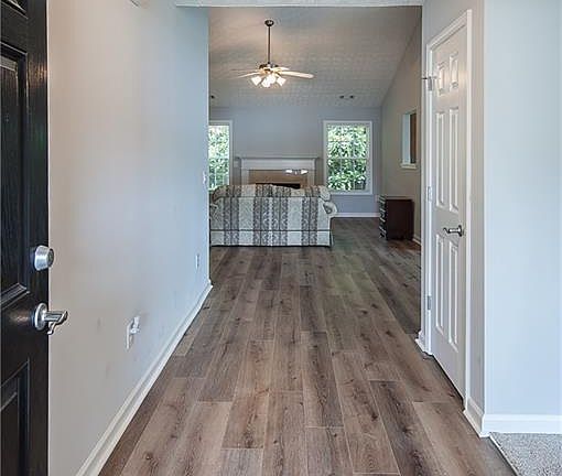 3rd image of 529 Mockingbird Ln