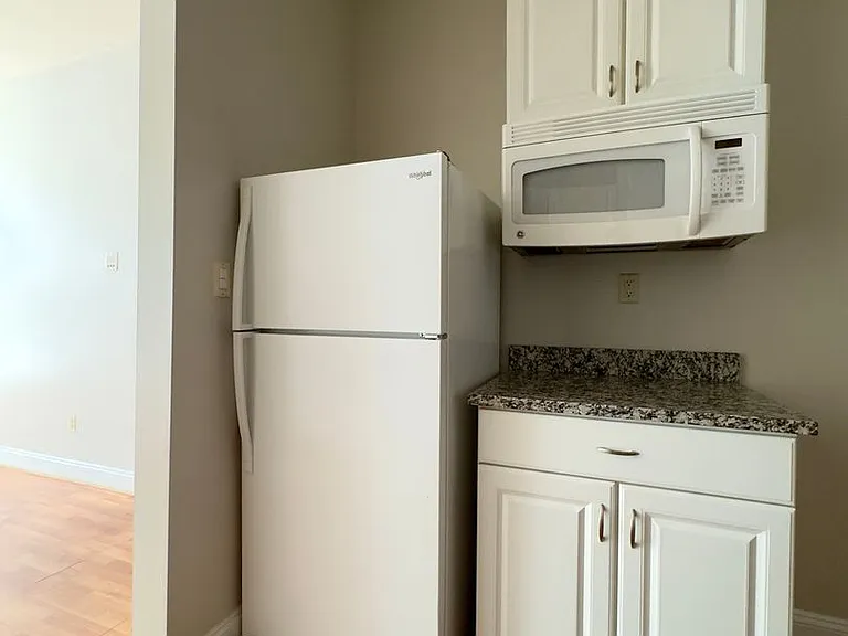 For Rent: Chic Urban Living at 908 N Calvert St Your City Sanctuary Awaits! — Photo 20