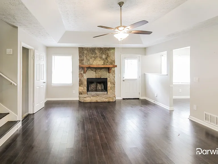 584 Cedar Ct — Photo 3