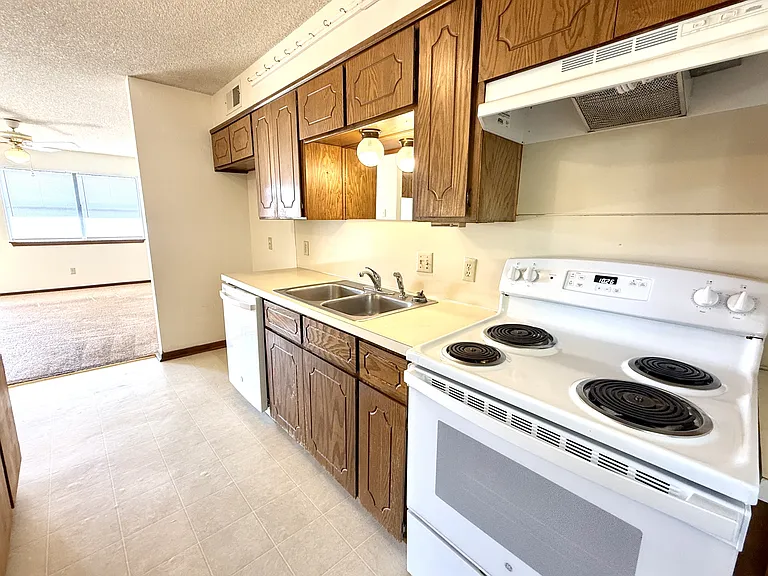 2208 Shenandoah Dr — Photo 7