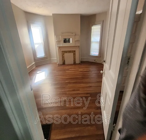 1842 Bolling Ave — Photo 5