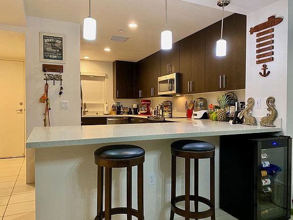 Full Kitchen with very large breakfast bar!