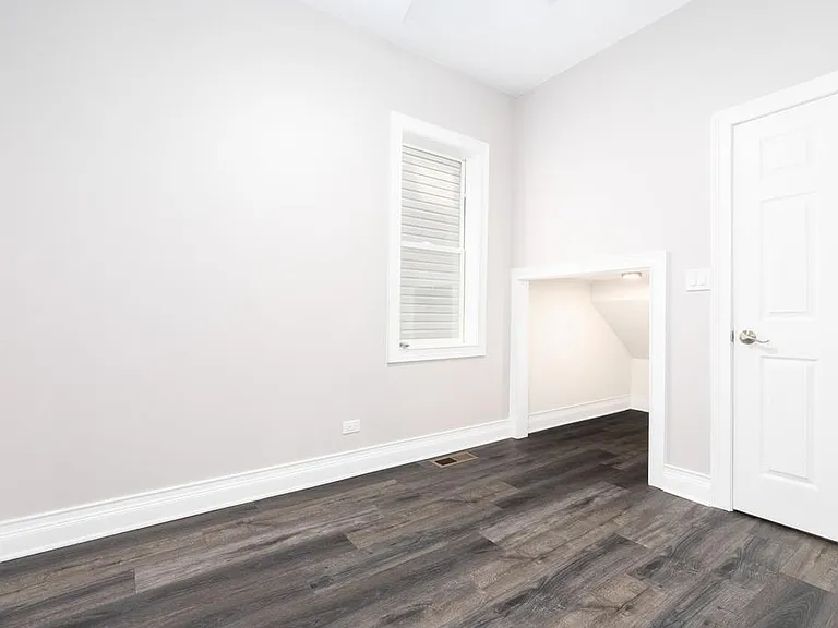 641 W 48th St #1 — Photo 12