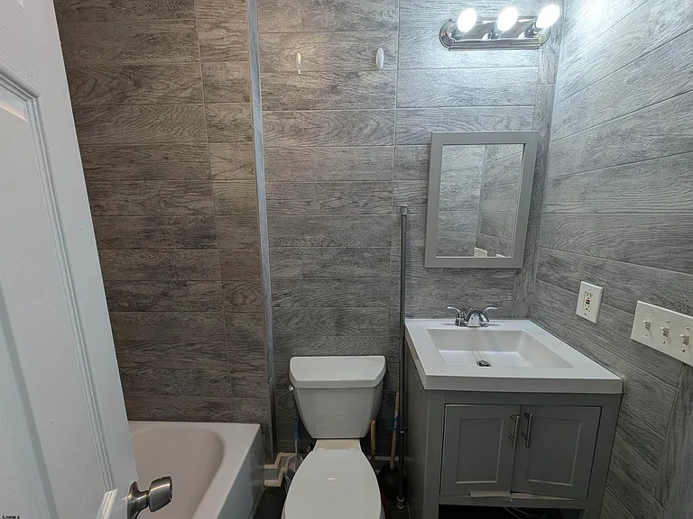 207 Oriental Ave — Photo 8