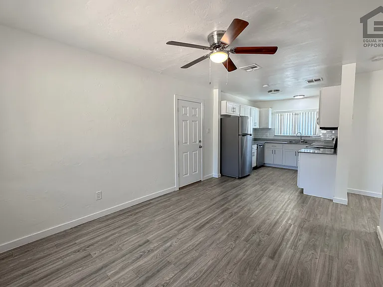 1342 E Willetta St — Photo 14