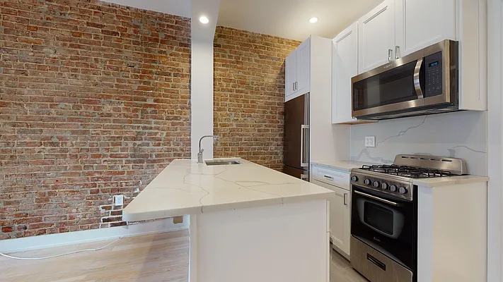 Rented by Bond New York | media 13