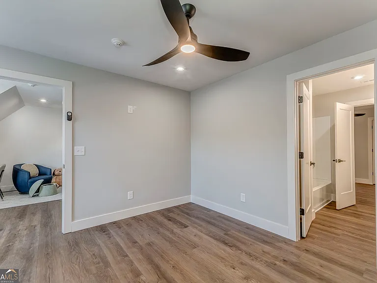 77 Chateau Dr — Photo 42