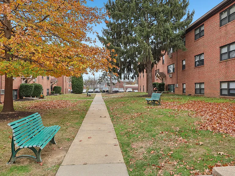 Springfield Green Apartments — Photo 20