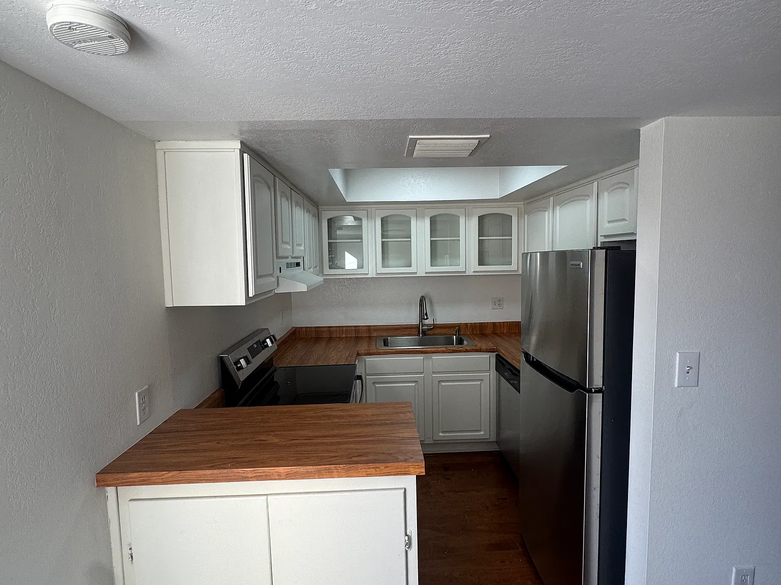 1 bed, 899 sqft, $1,900 — Photo 3