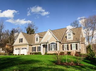 17197 E View Dr, Chagrin Falls, OH 44023