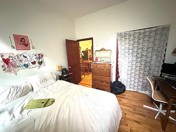 3rd image of 477 Willoughby Ave APT 3
