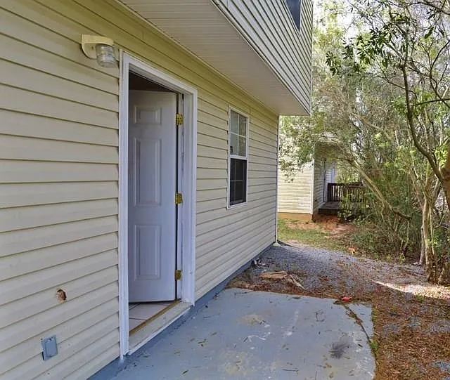 3 bed, 2.5 bath, 1296 sqft, $1,425 — Photo 3