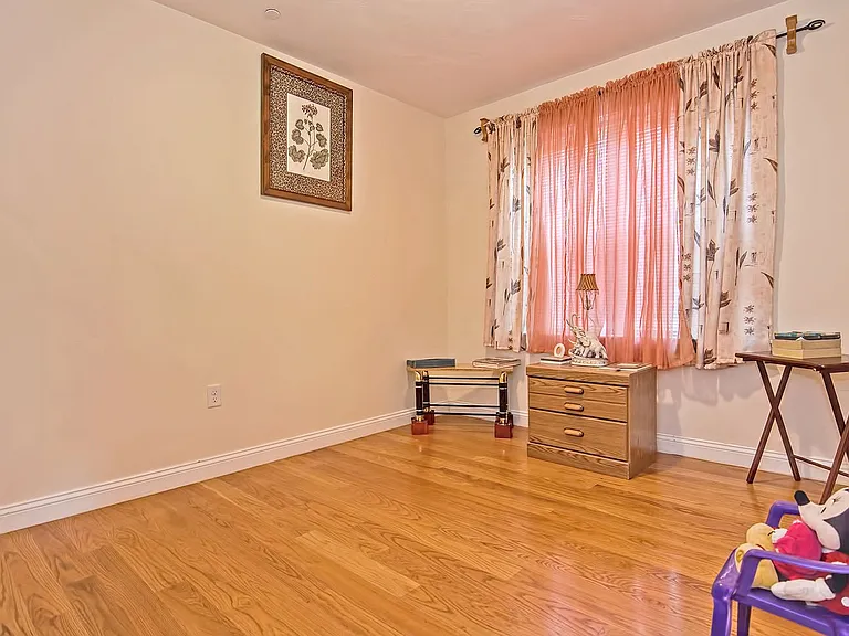 45 Nightingale St #B — Photo 33