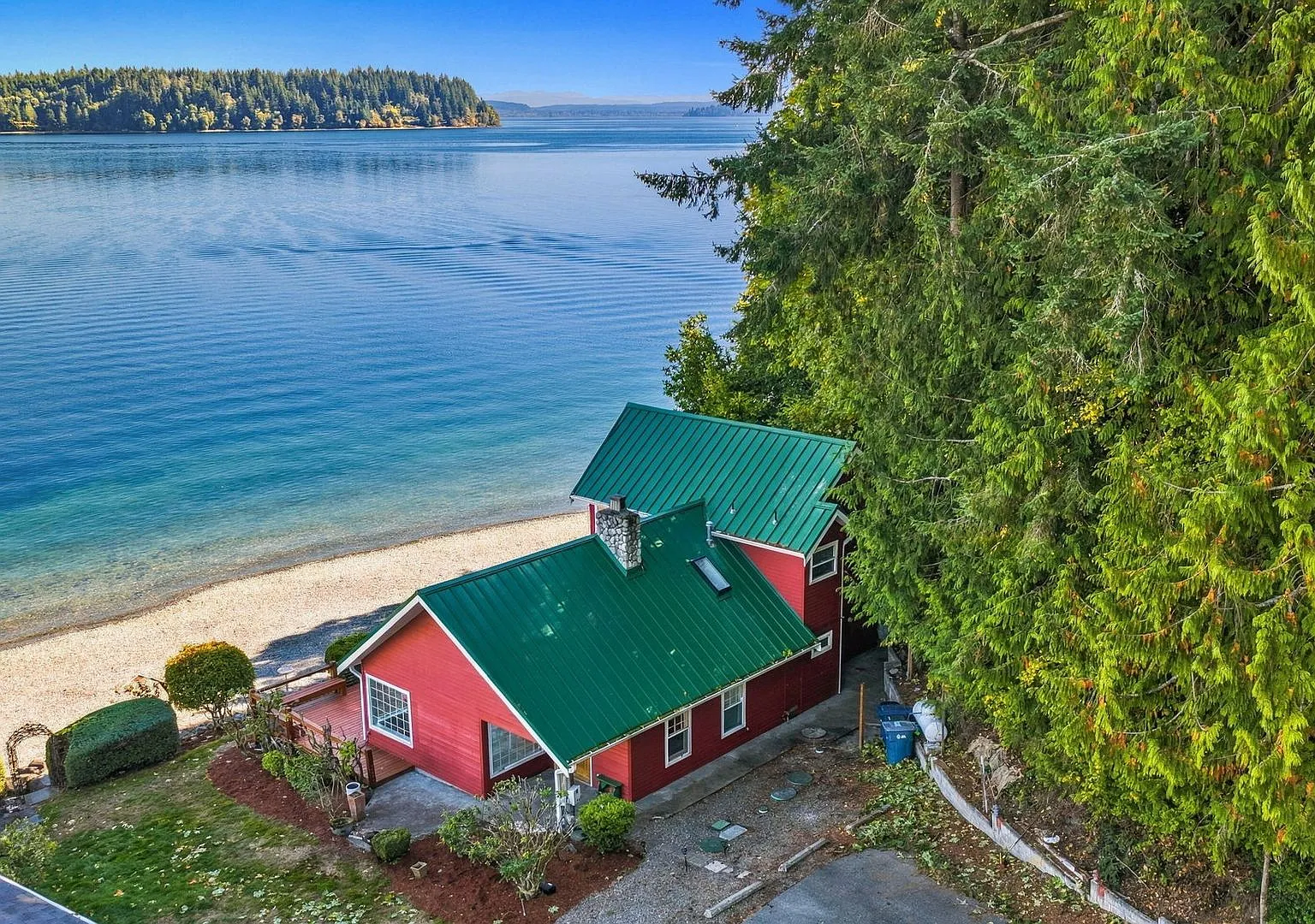 Waterfront Living with Beach Access & Stunning Views — Photo 1