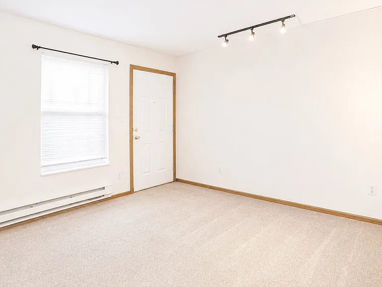 1204 Wesley Ave — Photo 7