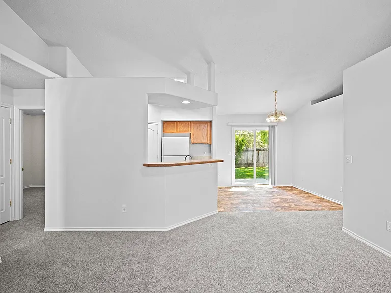 7359 E Nottingham Ln — Photo 7