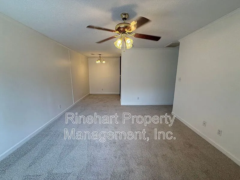 2 bed, 1.0 bath, 850 sqft, $1,240 — Photo 2