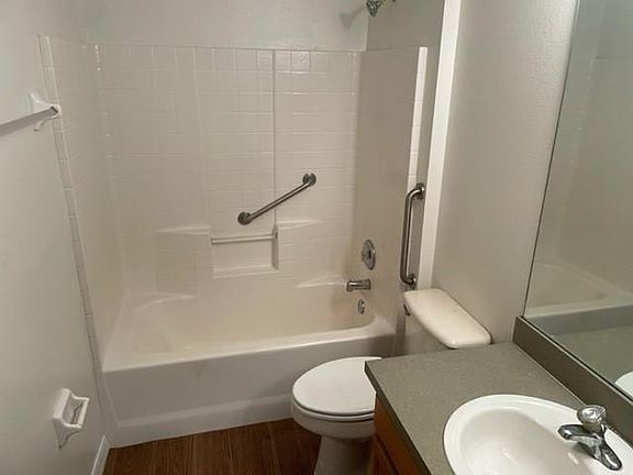 3rd image of 1117 Hill Mount Dr