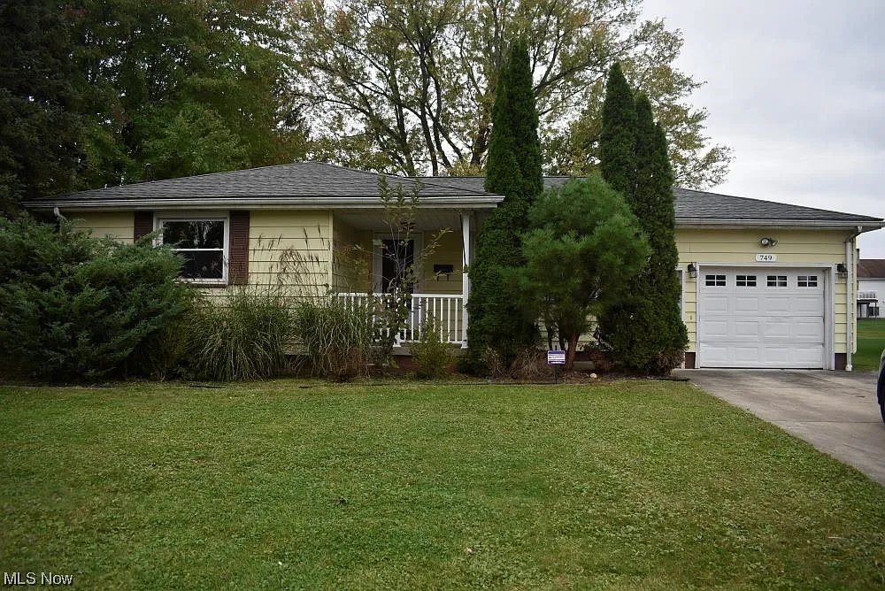 749 Whipple Ave photo 1