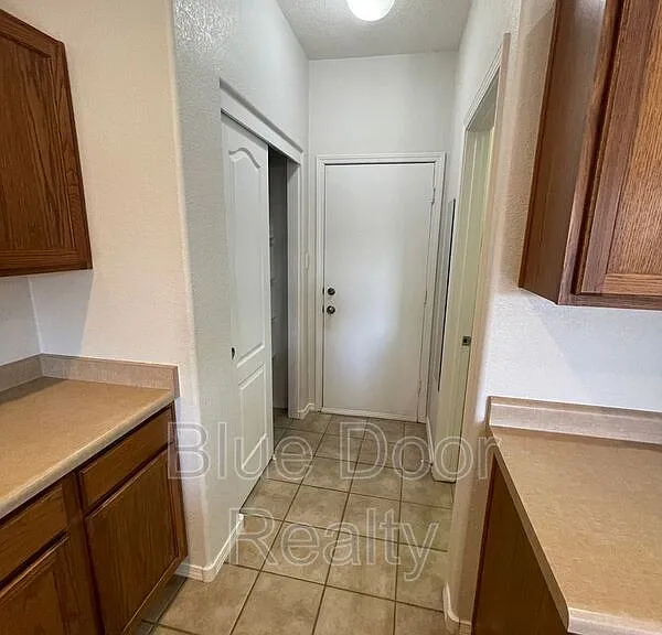 1813 Cortina Loop SE — Photo 6