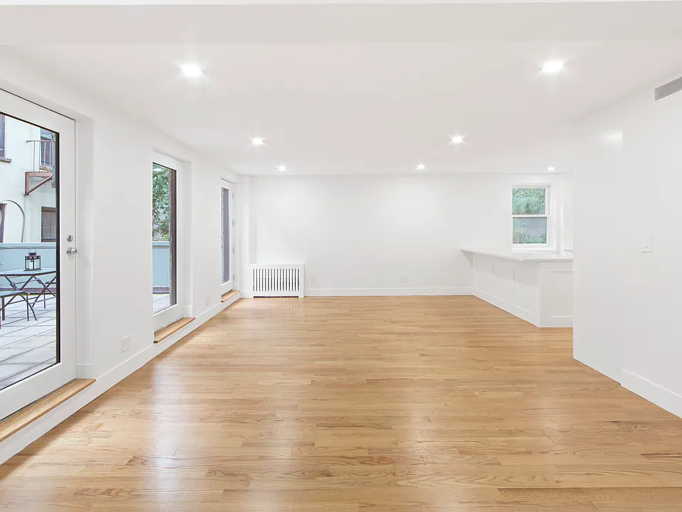 215 E 59th St #CHR