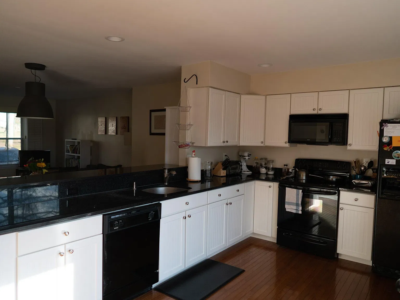4 bed, 3.5 bath, 1280 sqft, $2,600 — Photo 2