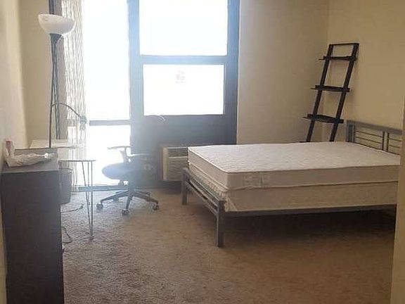 2nd image of 2921 S Michigan Ave APT 401