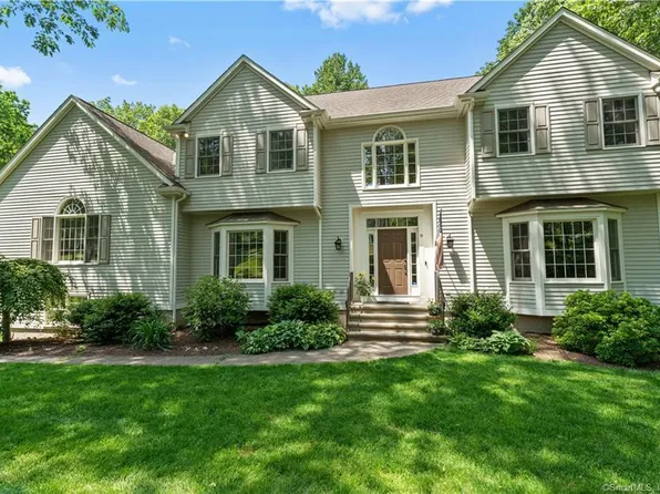 9 Canterbury Lane, Newtown, CT 06482