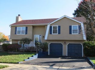 2 Meadow Ln, Old Bridge, NJ 08857