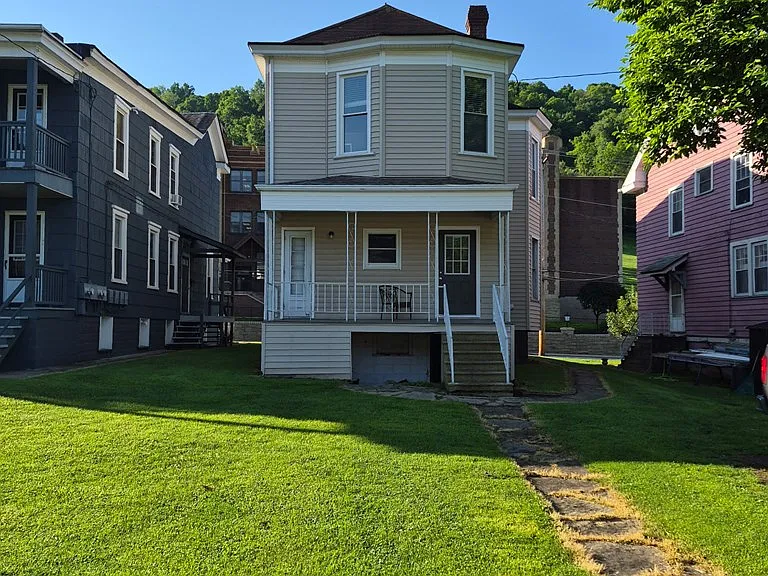 146 Edgington Ln #2 — Photo 2