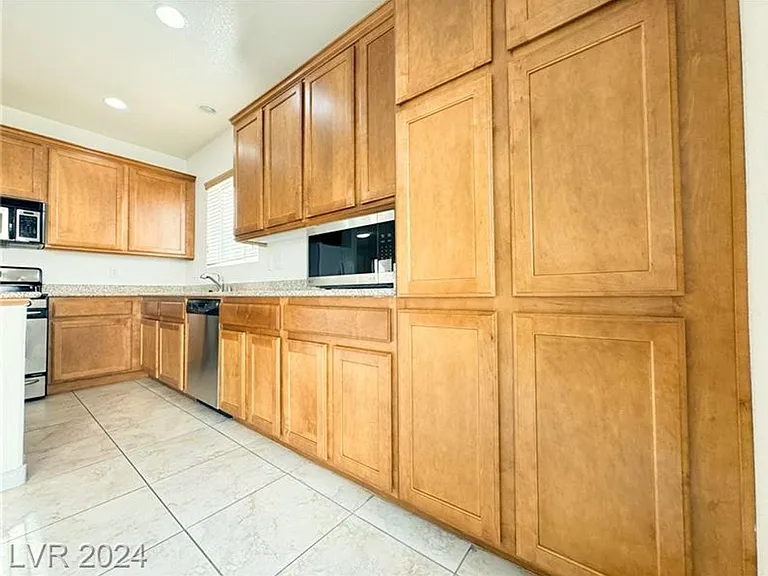 6596 Polonius Ct — Photo 10