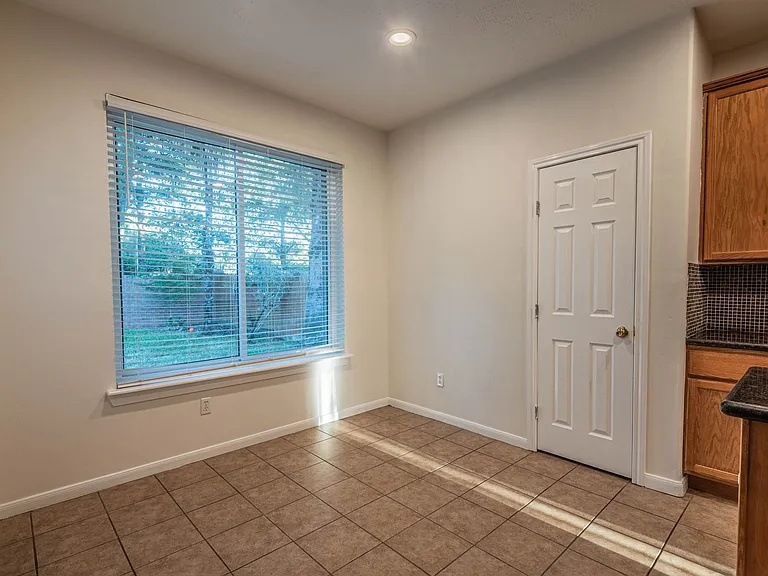 6303 Faulkner Ridge Dr — Photo 9