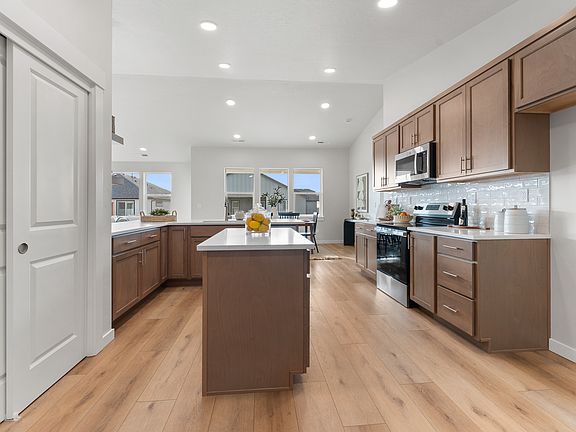 Snowbrush - Kitchen 3