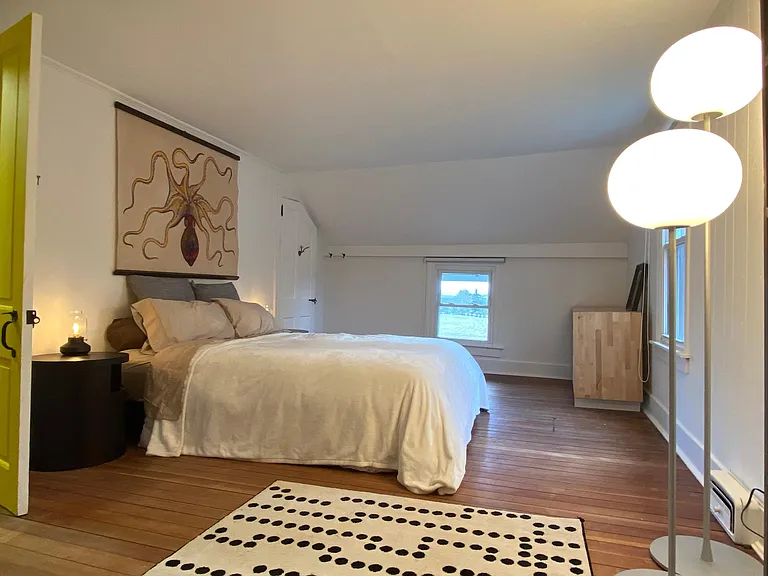 The queen bedroom upstairs