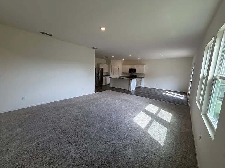 303 Hyde Park — Photo 8