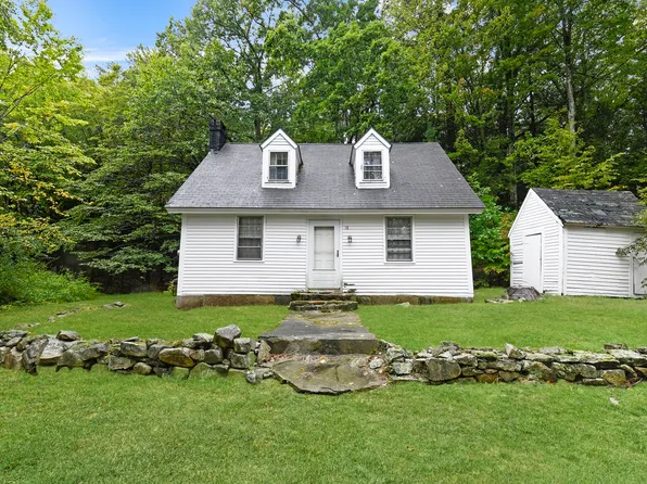 18 School House Rd, Sandown, NH 03873