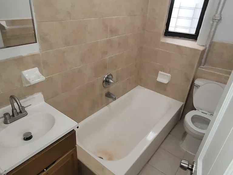 2376 Ryer Ave #B1 — Photo 6