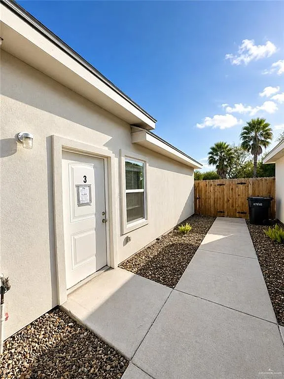 3 bed, 2.0 bath, 4306 sqft, $1,200 — Photo 2