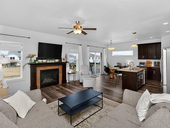 4th image of 705 SE 15th St