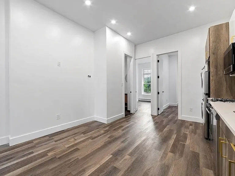 338 Hart St #2 — Photo 7