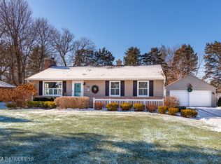 430 Country Club Rd, Crystal Lake, IL 60014