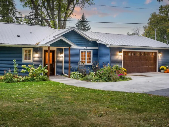 W10935 Blackhawk Trl, Fox Lake, WI 53933