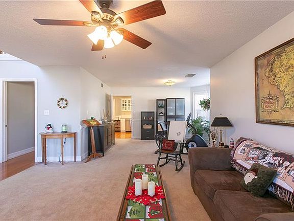 5th image of 56 Arbor Cove Dr
